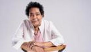 «لا تقلقوا».. سر سفر محمد منير إلى ألمانيا