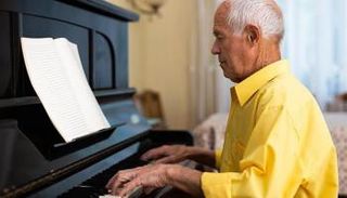 كبار السن الذين قضوا سنوات في ممارسة الموسيقى كانوا أفضل في فهم الكلام