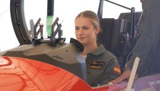 الأميرة ليونور تنضم إلى أكاديمية الطيران والفضاء