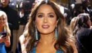 سر 59 عاما من الجمال الطبيعي... كل سنة وأنت بخير يا سلمى حايك