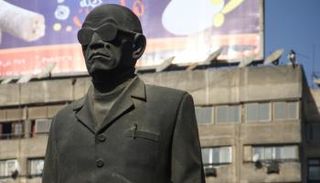 تمثال نجيب محفوظ 