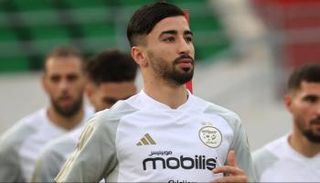 عمورة نجم منتخب الجزائر