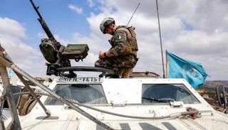 جندي حفظ سلام فرنسي من قوة 