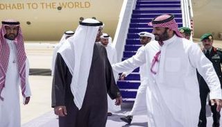 الشيخ محمد بن زايد آل نهيان لدى وصوله إلى السعودية