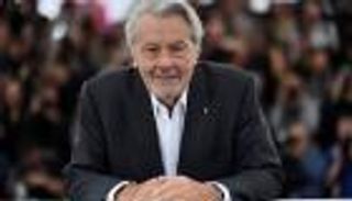 ساعة بـ17 ألف يورو تشعل خلافات الميراث بين أبناء آلان ديلون