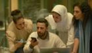 &laquo;صوت هند رجب&raquo; يهزّ فينيسيا.. عاصفة تصفيق تشتعل مع رفع علم فلسطين