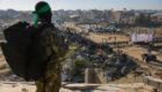 رسائل مشفرة وسرية مطلقة.. كيف تدفع حماس رواتب موظفيها؟