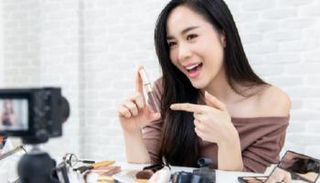 توقعات صادمة لشكل المؤثرين على السوشيال ميديا في عام 2050