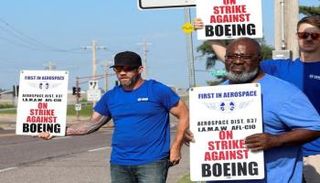 إضراب عمال بوينغ (رويترز)