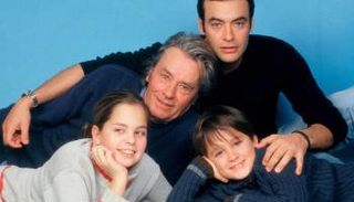 الصدام يشتعل بين أبناء آلان ديلون