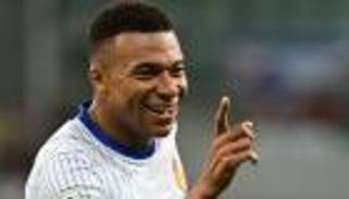 مبابي يعادل رقم تييري هنري مع فرنسا.. ويهدد جيرو