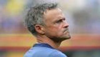 بعد سقوطه من دراجته.. تطورات الحالة الصحية للويس إنريكي