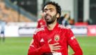 بمادة مجهولة.. حسين الشحات يثير الجدل في مباراة مصر وتونس