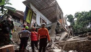 انهيار مبنى في جاوة 