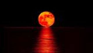 رددها الآن.. أدعية الخسوف عند رؤية القمر الدموي بعد قليل