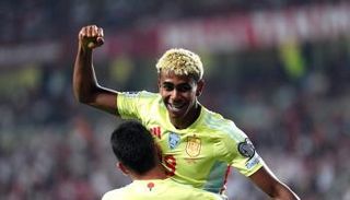 لامين يامال نجم برشلونة الواعد