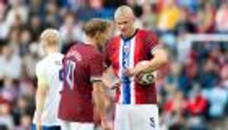 هالاند يتعرض للإصابة في حافلة النرويج