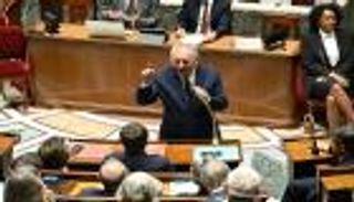 البرلمان الفرنسي يحجب الثقة عن الحكومة.. ورئيس الوزراء يستقيل غدا