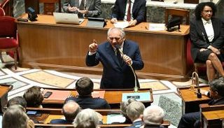 رئيس الوزراء الفرنسي فرانسوا بايرو في البرلمان