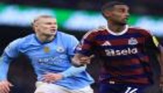 عصر العمالقة.. هل انتهى زمن المهاجم الوهمي في الدوري الإنجليزي؟