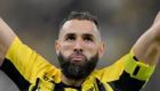 كريم بنزيما يصدم الاتحاد قبل استئناف الدوري السعودي