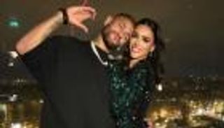 صديقة نيمار تظهر بوجه متورم وتكشف عن «إصابة خطيرة»