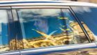 هاري في وندسور.. إكليل على قبر الملكة و«رسائل مبطنة» للعائلة