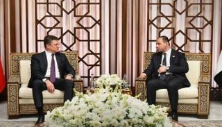 أمين عام الرئاسة السورية مستقبلا نائب رئيس الوزراء الروسي