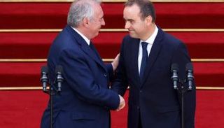  سيباستيان لوكورنو وسلفه فرانسوا بايرو