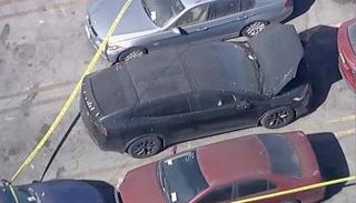 تفاصيل العثور على جثة في سيارة مغني شهير