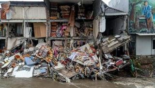سيول مدمرة في بالي