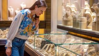 مشغولات ذهبية - أرشيفية