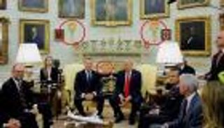 الديكور الذهبي في البيت الأبيض..ذهب عيار 24 قيراطا أم بلاستيك؟