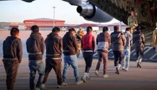 جانب من عمليات ترحيل المهاجرين