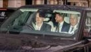 لقاء المصالحة مع هاري يمهد الطريق.. تشارلز يستعد لدور «الجد الغائب»