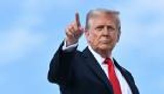 فريقه الأمني شدد الحراسة عليه.. ترامب يدعو للرد على اغتيال كيرك بـ«لا عنف»