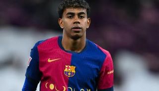 لامين يامال لاعب برشلونة