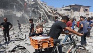 مبنى مدمّر بعد غارة إسرائيلية في مدينة غزة