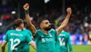 انفرد بعرش تاريخي.. 4 أرقام لمحمد صلاح بعد لدغة بيرنلي (فيديو)