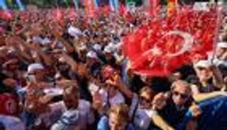 مظاهرة حاشدة للمعارضة التركية عشية حكم قد يطيح بزعامة «الشعب الجمهوري»