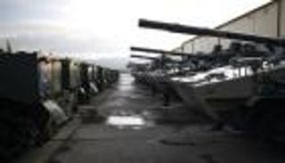 حرب إلكترونية ودروع فيزيائية.. روسيا تتحصن بمركبات مضادة للمسيرات