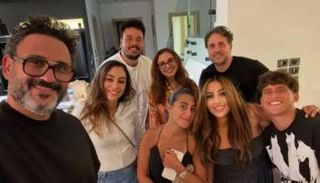 أنغام مع عدد من الفنانين