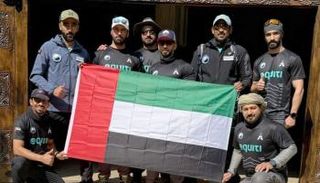 رفع علم الإمارات على قمة كليمنجارو الأعلى في أفريقيا