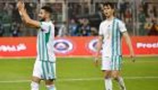 موقف صادم.. ماذا فعل محرز وماندي بعد انقسامات منتخب الجزائر؟