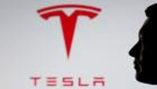 ماسك يشتري أسهماً في «تسلا» بمليار دولار.. والسهم يقفز 7%