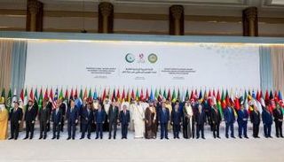 الصورة التذكارية للقمة العربية الإسلامية في الدوحة