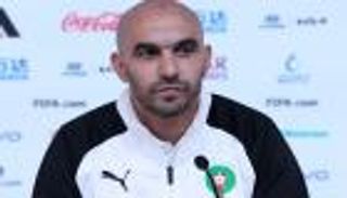 قبل أمم أفريقيا 2025.. قرار صعب ينتظر الركراكي في منتخب المغرب
