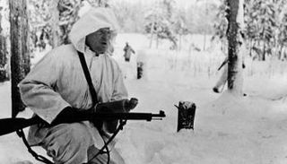 مقاتل فنلندي خلال الحرب مع السوفيات عام 1944