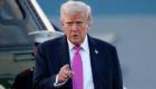 بتمويل من الحلفاء.. ترامب يوافق على أول شحنة أسلحة لأوكرانيا