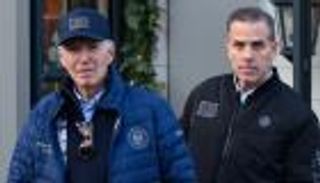 اتهامات بالرشوة تطاردهما.. «إف بي آي» يضرب بايدن ونجله